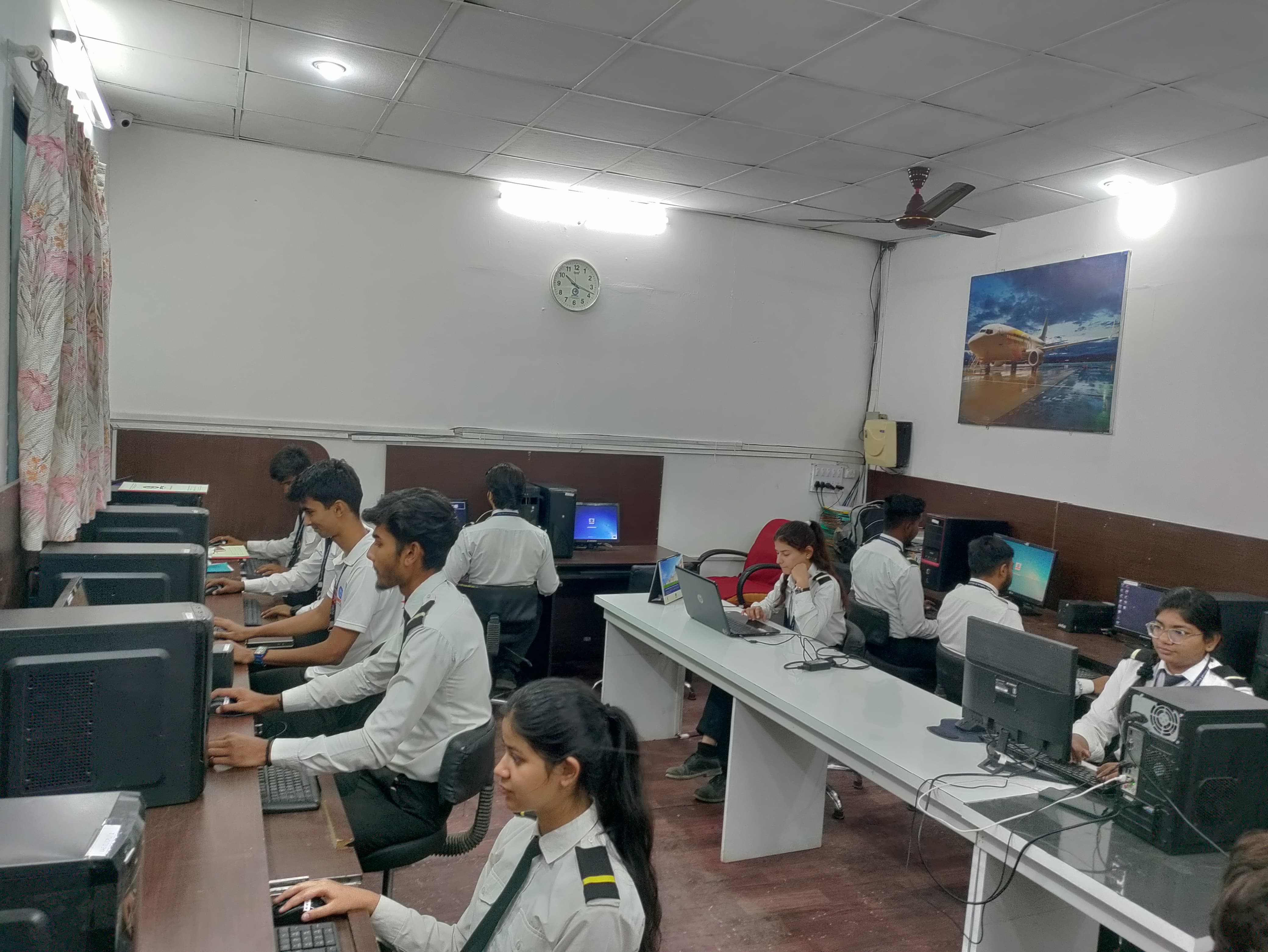 Indira Institute of Aircraft Engineering Computer lab photo 2